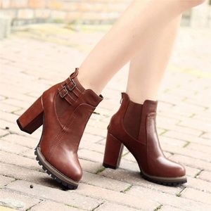 Brand new brown ladies ankle boots PU leather.